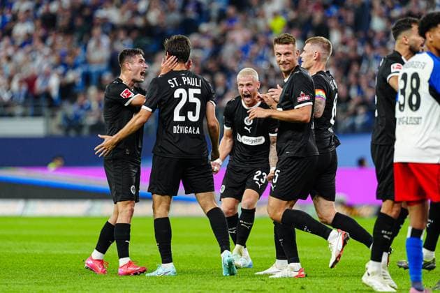Torjubel FC St. Pauli nach Tor zum 0:1 Adam Dzwigala (FC St. Pauli, 25) GER, Hamburger SV vs. FC St. Pauli, Fussball, Testspiel, Saison 2025 2026, 29.08.2025 GER, Hamburger SV vs. FC St. Pauli, Fussball, Testspiel, Saison 2025 2026, 29.08.2025 Hamburg *** Goal celebration FC St Pauli after scoring 0 1 Adam Dzwigala FC St Pauli, 25 GER, Hamburger SV vs FC St Pauli, Football, Test match, Season 2025 2026, 29 08 2025 GER, Hamburger SV vs FC St Pauli, Football, Test match, Season 2025 2026, 29 08 2025 Hamburg Copyright: xEibner-Pressefoto MarcelxvonxFehrnx EP_MFN