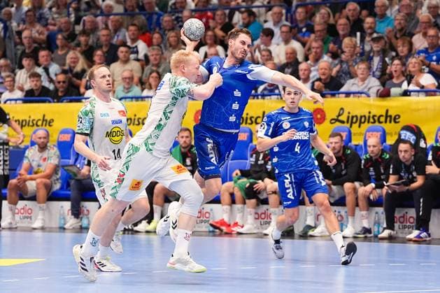 29 03 2025, xydrx, Handball, 1 HBL, TBV Lemgo Lippe SC Magdeburg, PHOENIX Contact Arena Magnus Saugstrup SC Magdeburg 23 in duel against Hendrik Wagner TBV Lemgo Lippe 28 Nordrhein Westfahlen Germany