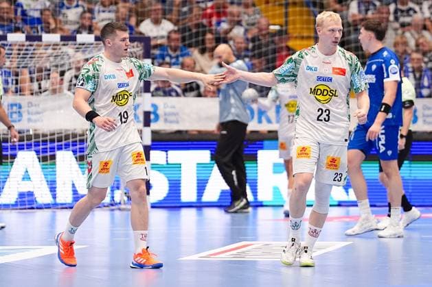 29 08 2025, xydrx, Handball, 1 HBL, TBV Lemgo Lippe SC Magdeburg, PHOENIX Contact Arena Elvar Oern Jonsson SC Magdeburg 19 and Magnus Saugstrup SC Magdeburg 23 clap off North Rhine-Westphalia Germany