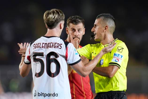 Ylber Ramadani (US Lecce) argues with Alexis Saelemaekers (AC Milan), Serie A, US Lecce v AC Milan, Via del Mare Stadium, August 29, 2025, Lecce, Italy.