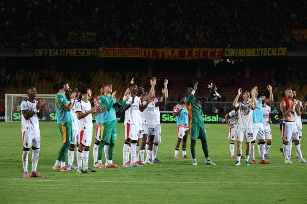 Milan players celebrate at the end of the Serie A football match between US Lecce and AC Milan at Ettore Giardiniero - via del Mare stadium in Lecce (Italy), August 29th, 2025. CesarexPurini