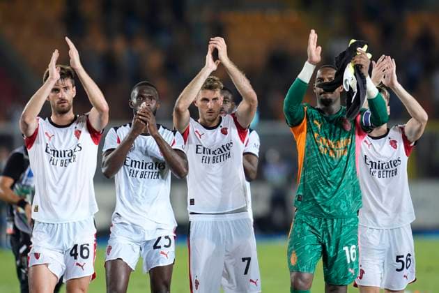 Matteo Gabbia (AC Milan), Fikayo Tomori (AC Milan), Santiago Gimenez (AC Milan), Mike Maignan (AC Milan) and Alexis Saelemaekers (AC Milan) greet the supporters at the end of the match, Serie A, US Lecce v AC Milan, Via del Mare Stadium, August 29, 2025, Lecce, Italy.