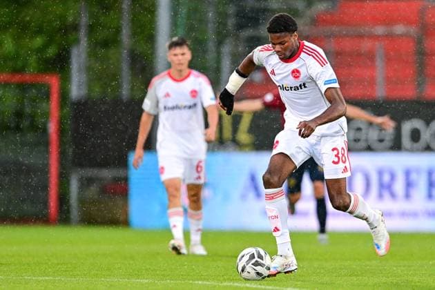 Winners Osawe Nuremberg II, 38 on the ball, 29 08 2025, Unterhaching Germany , Soccer, Regionalliga Bayern, SpVgg Unterhaching 1 FC Nürnberg II xslx