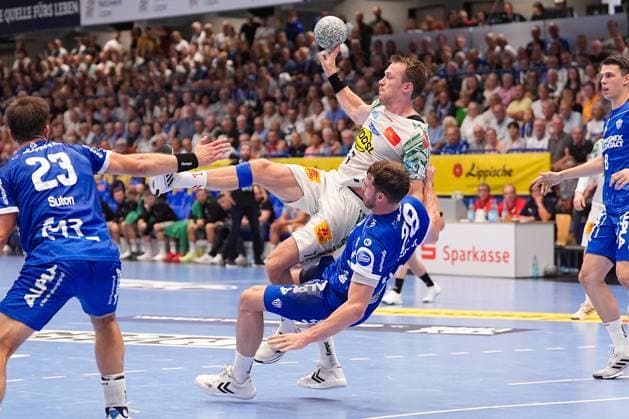 29 08 2025, xydrx, Handball, 1 HBL, TBV Lemgo Lippe SC Magdeburg, PHOENIX Contact Arena Felix Claar SC Magdeburg 7 in duel against Hendrik Wagner TBV Lemgo Lippe 28 Nordrhein Westfahlen Germany