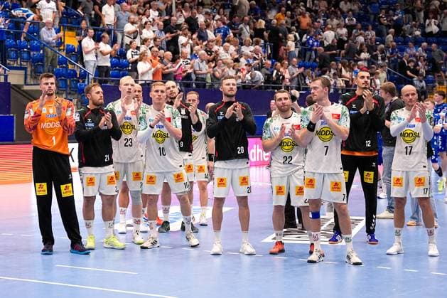 29 08 2025, xydrx, Handball, 1 HBL, TBV Lemgo Lippe SC Magdeburg, PHOENIX Contact Arena The players of SC Magdeburg celebrate the victory North Rhine-Westphalia Germany