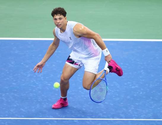 2025 US Open Tennis Championships, Day six, Billy Jean-King Tennis Centre, Flushing Meadows, New York, USA, 29 08 2025 Ben Shelton (USA) in action during his third round match against Adrian Mannarino (ITA) in the 2025 US Open at Flushing Meadows New York Billy Jean King Tennis Centre, Flushing Meadows New York USA Copyright: xMarkxGreenwoodx