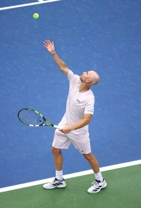 2025 US Open Tennis Championships, Day six, Billy Jean-King Tennis Centre, Flushing Meadows, New York, USA, 29 08 2025 Adrian Mannarino (ITA) serves during his third round match against Ben Shelton (USA) in the 2025 US Open at Flushing Meadows New York Billy Jean King Tennis Centre, Flushing Meadows New York USA Copyright: xMarkxGreenwoodx