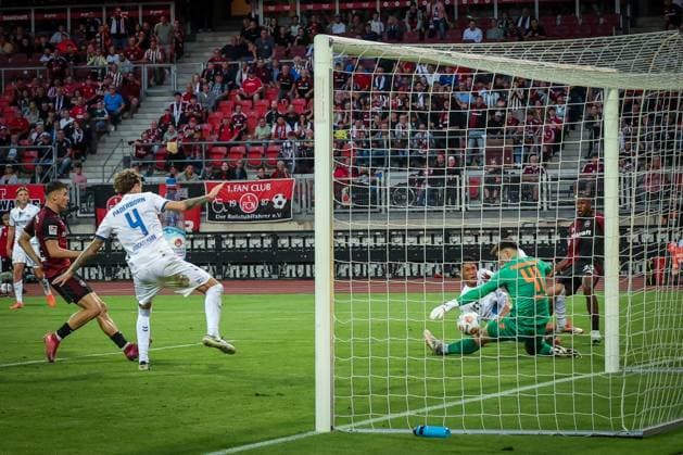A great chance by Mohamed Ali Zoma 23 1FC Nuernberg is thwarted by Dennis Seimen 41 SC Paderborn 07, with Calvin Brackelmann 4 SC Paderborn 07 and Semir Telalovic 9 1FC Nuernberg , 1 FC Nuernberg vs SC Paderborn 07, DFL, 2 Bundesliga, Season 2025 2026, Max Morlock Stadion, Matchday 4, First half, 29 08 2025 DFB regulations prohibit any use of photographs as image sequences and or quasi video Nuernberg Bayern Germany Copyright: xkolbert-press MartinxAgüerax