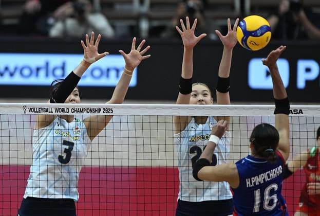 (250830) -- BANGKOK, Aug. 30, 2025 -- Shimamura Haruyo (L) and Sato Yoshino (C) of Japan block the ball during the Round of 16 match between Japan and Thailand at the Volleyball Women s World Championship, WM, Weltmeisterschaft in Bangkok, Thailand, Aug. 29, 2025. ) (SP)THAILAND-BANGKOK-VOLLEYBALL-WOMEN S WORLD CHAMPIONSHIP-JAPAN VS THAILAND HouxZhaokang 