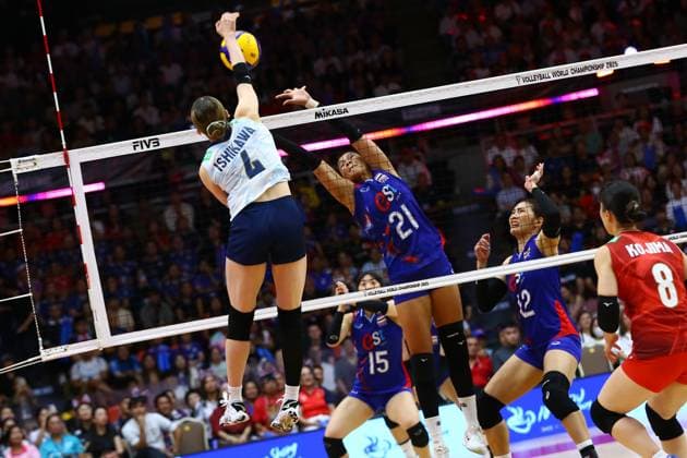 (250830) -- BANGKOK, Aug. 30, 2025 -- Thanacha Sooksod (3rd L) of Thailand blocks the ball against Ishikawa Mayu (1st L) of Japan during the Round of 16 match between Japan and Thailand at the Volleyball Women s World Championship, WM, Weltmeisterschaft in Bangkok, Thailand, Aug. 29, 2025. ) (SP)THAILAND-BANGKOK-VOLLEYBALL-WOMEN S WORLD CHAMPIONSHIP-JAPAN VS THAILAND SunxWeitong 