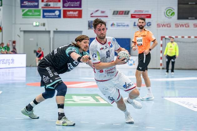 2 HBL TV Hüttenberg HC Oppenweiler Backnang, 29 08 25 David Kuntscher TV Hüttenberg, 97 , Jan Forstbauer HC Oppenweiler Backnang, 23 2 HBL TV Hüttenberg HC Oppenweiler Backnang Hüttenberg, 29 08 25 Copyright: xBEAUTIFULxSPORTS Roeczeyx