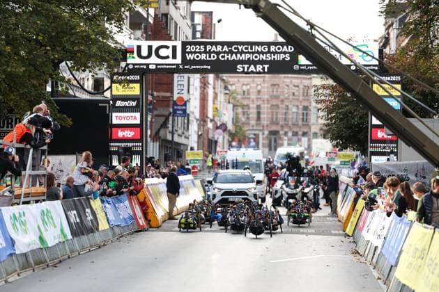 2025 UCI Para-cycling Road World Championships Picture by John Clifton SWpix.com - 30 08 2025 - Cycling - 2025 UCI Para-cycling Road World Championships - Ronse, Flanders, Belgium - Men H1-2 Road Race - Race Start Copyright: x xSWpix.comx(t axPhotographyxHubxLtd)xJohnxClifton SWpix.comx SWP-3069-0907