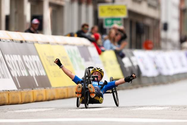 2025 UCI Para-cycling Road World Championships Picture by John Clifton SWpix.com - 30 08 2025 - Cycling - 2025 UCI Para-cycling Road World Championships - Ronse, Flanders, Belgium - Women H2 Road Race - Roberta Amadeo (Italy) celebrates winning the Women H2 Road Race to become World Champion Copyright: x xSWpix.comx(t axPhotographyxHubxLtd)xJohnxClifton SWpix.comx SWP-3069-0969