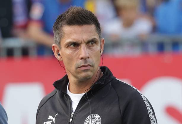 Coach Marcel Rapp Holstein Kiel Football, Men, Season 2025 2026, 2 BL, Holstein Stadion, Holstein Kiel vs Hannover 96 DFL REGULATIONS PROHIBIT ANY USE OF PHOTOGRAPHS AS IMAGE SEQUENCES AND OR QUASI VIDEO