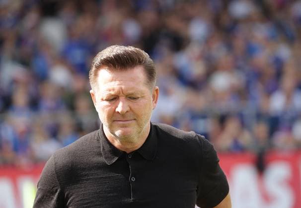 Coach Christian Titz Hannover 96 Football, Men, Season 2025 2026, 2 BL, Holstein Stadion, Holstein Kiel vs Hannover 96 DFL REGULATIONS PROHIBIT ANY USE OF PHOTOGRAPHS AS IMAGE SEQUENCES AND OR QUASI VIDEO