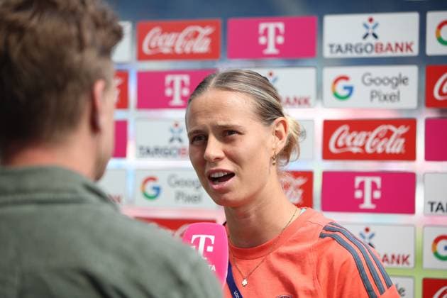 Scarlett Kraus FC Bayern Muenchen, 17 at the TV interview before the game, GER, FC Bayern Muenchen vs VfL Wolfsburg, Google Pixel Womens Supercup, Final, 2025 2026, 30 08 2025, DFL REGULATES PROHIBIT ANY USE OF PHOTOGRAPHS AS IMAGE SEQUENCES AND OR QUASI VIDEO, GER, FC Bayern Muenchen vs VfL Wolfsburg, Google Pixel Womens Supercup, Final, 2025 2026, 30 08 2025 Karlsruhe Copyright: xEibner-Pressefoto JanxPrihodax EP_JPA