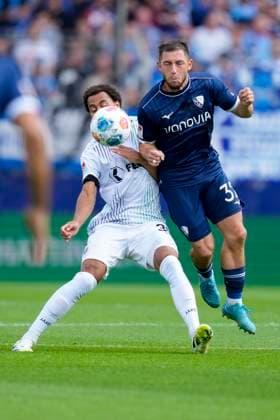 Etienne Amenyido Preußen Münster and Maximilian Wittek VfL Bochum battle for the ball during the 2 Bundesliga match between VfL Bochum and Preußen Münster, Vonovia Ruhrstadion on August 30, 2025 in Bochum, Germany Photo by Alex Gottschalk DeFodi Images Etienne Amenyido Preußen Münster and Maximilian Wittek VfL Bochum battle for the ball during the 2 Bundesliga match between VfL Bochum and Preußen Münster at Vonovia Ruhrstadion on August 30, 2025 in Bochum, Germany Photo by Alex Gottschalk DeFodi Images DFB DFL REGULATIONS PROHIBIT ANY USE OF PHOTOGRAPHS AS IMAGE SEQUENCES AND OR QUASI VIDEO Photo by Alex Gottschalk DeFodi Images DFB DFL REGULATIONS PROHIBIT ANY USE OF PHOTOGRAPHS AS IMAGE SEQUENCES AND OR QUASI VIDEO