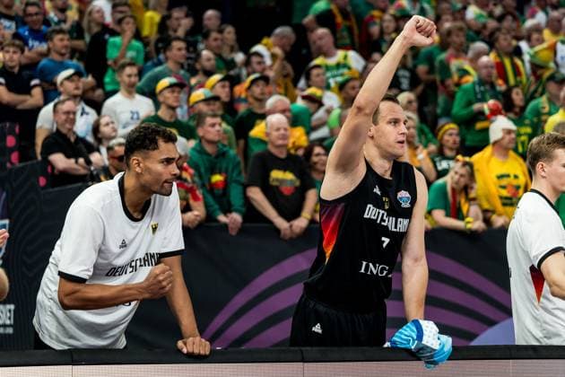 FIBA EuroBasket 2025: Litauen - Deutschland; 30.08.2025 Jubel auf der deutschen Bank Oscar Da Silva (Deutschland, 1), Johannes Voigtmann (Deutschland, 7) FIBA EuroBasket 2025: Litauen - Deutschland, Tampere, Nokia Arena am 30.08.2025 *** FIBA EuroBasket 2025 Lithuania Germany 30 08 2025 Cheers on the German bench Oscar Da Silva Germany, 1 , Johannes Voigtmann Germany, 7 FIBA EuroBasket 2025 Lithuania Germany, Tampere, Nokia Arena on 30 08 2025 Copyright: xBEAUTIFULxSPORTS Wunderlx