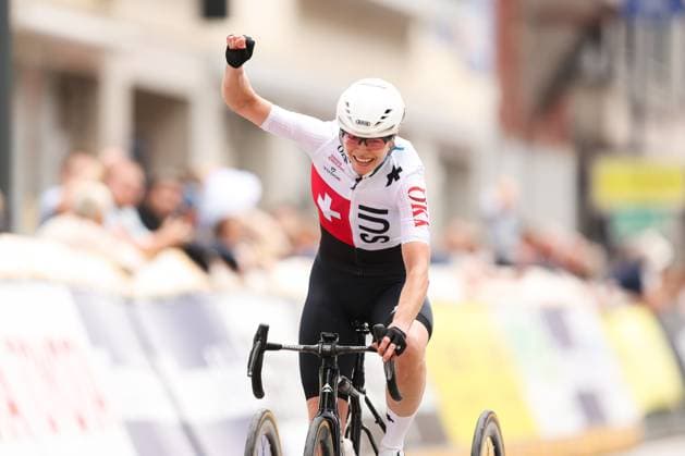 2025 UCI Para-cycling Road World Championships Picture by John Clifton SWpix.com - 30 08 2025 - Cycling - 2025 UCI Para-cycling Road World Championships - Ronse, Flanders, Belgium - Women T2 Road Race - Celine Van Till (Switzerland) celebrates winning the Women T2 Road Race to become Word Champion Copyright: x xSWpix.comx(t axPhotographyxHubxLtd)xJohnxClifton SWpix.comx SWP-3069-1072