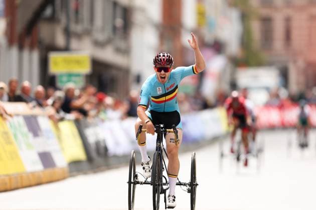2025 UCI Para-cycling Road World Championships Picture by John Clifton SWpix.com - 30 08 2025 - Cycling - 2025 UCI Para-cycling Road World Championships - Ronse, Flanders, Belgium - Men T2 Road Race - Tim Celen (Belgium) celebrates winning the Men T2 Road Race to become World Champion Copyright: x xSWpix.comx(t axPhotographyxHubxLtd)xJohnxClifton SWpix.comx SWP-3069-1077