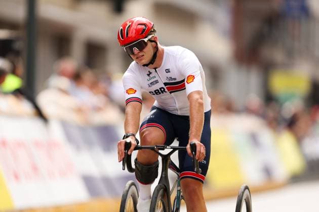 2025 UCI Para-cycling Road World Championships Picture by John Clifton SWpix.com - 30 08 2025 - Cycling - 2025 UCI Para-cycling Road World Championships - Ronse, Flanders, Belgium - Men T2 Road Race - Felix Barrow (Great Britain) Bronze Medalist Copyright: x xSWpix.comx(t axPhotographyxHubxLtd)xJohnxClifton SWpix.comx SWP-3069-1081