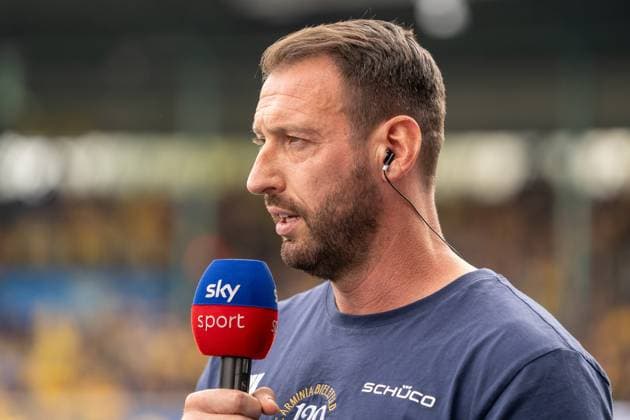 Mitch Kniat Head Coach DSC Arminia Bielefeld GER, Eintracht Braunschweig vs DSC Arminia Bielefeld, Soccer, 2 Bundesliga, Matchday 4, Season 2025 26, 30 08 2025 DFL REGULATES PROHIBIT ANY USE OF PHOTOGRAPHS AS IMAGE SEQUENCES AND OR QUASI VIDEO GER, Eintracht Braunschweig v DSC Arminia Bielefeld, Football, Bundesliga 2, Matchday 4, Season 2025 26, 30 08 2025 Braunschweig Copyright: xEibner-Pressefoto DanielxREINELTx EP_DRT