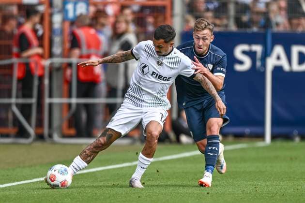 from left in duel Oliver Batista Meier Preussen Muenster 17 Felix Passlack Bochum 15 30 08 2025 Soccer VfL Bochum vs SC Preussen Muenster, Vonovia Ruhrstadion, Bochum, DFB DFL REGULATIONS PROHIBIT ANY USE OF PHOTOGRAPHS AS IMAGE SEQUENCES AND OR QUASI VIDEO Copyright: xpepphotox xHorstxMauelshagenx pep00321, pep_20250830_hm_115524