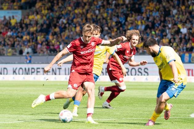 Joel Grodowski Nr 11 DSC Arminia Bielefeld GER, Eintracht Braunschweig vs DSC Arminia Bielefeld, Soccer, 2 Bundesliga, Matchday 4, Season 2025 26, 30 08 2025 DFL REGULATES PROHIBIT ANY USE OF PHOTOGRAPHS AS IMAGE SEQUENCES AND OR QUASI VIDEO GER, Eintracht Braunschweig v DSC Arminia Bielefeld, Football, Bundesliga 2, Matchday 4, Season 2025 26, 30 08 2025 Braunschweig Copyright: xEibner-Pressefoto DanielxREINELTx EP_DRT