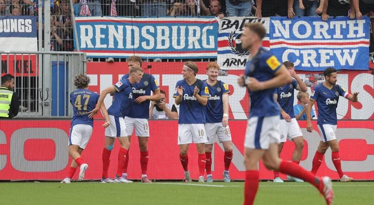 Cheer 1 0 by Phil Harres Holstein Kiel 19 Football, Men, Season 2025 2026, 2 BL, Holstein Stadion, Holstein Kiel vs Hannover 96 DFL REGULATIONS PROHIBIT ANY USE OF PHOTOGRAPHS AS IMAGE SEQUENCES AND OR QUASI VIDEO