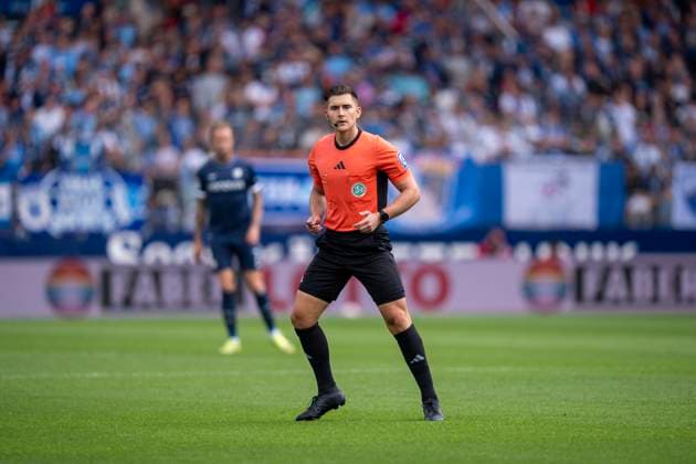 Felix Prigan DFB Referee 30 08 2025 VfL Bochum SC Preußen Münster, Football, 2 Bundesliga, vonovia Ruhrstadion, Bochum DFL regulations prohibit any use of photographs as image sequences and or quasi video Copyright: HMBxMedia xMarcoxBader