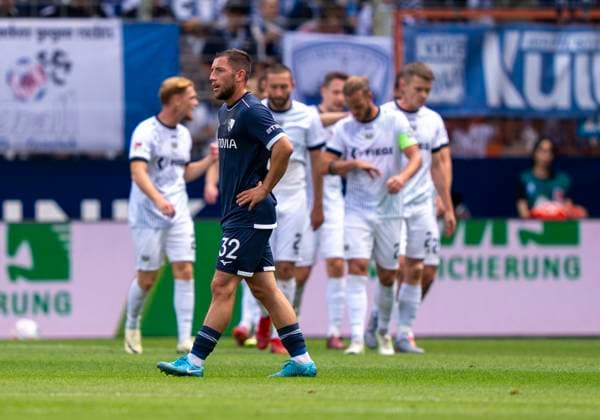 Maximilian Wittek VfL Bochum, 32 disappointed after conceding a goal At the back, the Preußen Münster team celebrates 30 08 2025 VfL Bochum SC Preußen Münster, Football, 2 Bundesliga, vonovia Ruhrstadion, Bochum DFL regulations prohibit any use of photographs as image sequences and or quasi video Copyright: HMBxMedia xMarcoxBader