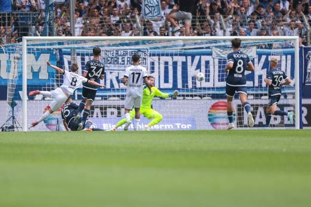 30 08 2025, 2 Bundesliga, Matchday 4, VfL Bochum 1848 Preußen Münster, Joshua Mees Preußen Münster scores to 0 1 against goalkeeper Timo Horn VfL Bochum 1848 , Bochum Vonovia Ruhrstadion NRW Germany xRHR PHOTO DEx Copyright: DennisxEwert RHR-FOTOx RHR-FOTO DE