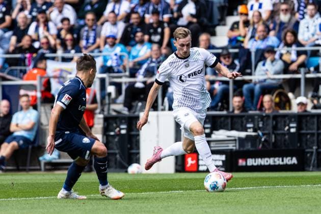 2 Soccer Bundesliga VfL Bochum SC Preußen Münster 30 08 2025 Joshua Mees SC Preußen Münster, 8 , Felix Passlack VfL Bochum, 15 2 Soccer Bundesliga VfL Bochum SC Preußen Münster Vonovia Ruhrstadion, Bochum 30 08 2025 DFL regulations prohibit any use of photographs as image sequences and or quasi video Copyright: xBEAUTIFULxSPORTS Buriakovx