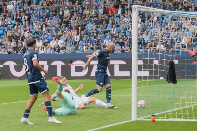 Philipp Hofmann Bochum 33 scores the goal for 1 1 30 08 2025 Soccer VfL Bochum vs SC Preussen Muenster, Vonovia Ruhrstadion, Bochum, DFB DFL REGULATIONS PROHIBIT ANY USE OF PHOTOGRAPHS AS IMAGE SEQUENCES AND OR QUASI VIDEO Copyright: xpepphotox xHorstxMauelshagenx pep00321, pep_20250830_hm_115986