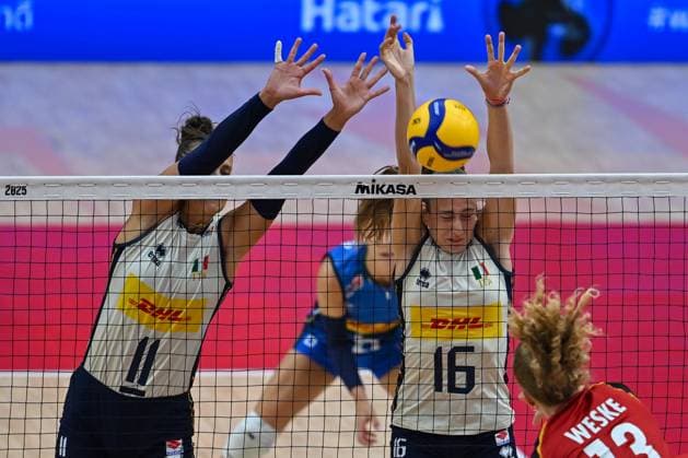 Italy v Germany - FIVB Women’s World Volleyball Championship BANGKOK, THAILAND - AUGUST 30: Anna Danesi (11) and Stella Nervini (16) of Italy in action during FIVB Women’s World Volleyball Championship match between Italy and Germany at Huamark Indoor Stadium in Bangkok, Thailand on August 30, 2025. Mustafa Hatipoglu Anadolu Bangkok Thailand. Editorial use only. Please get in touch for any other usage.  Copyright: x2025xAnadoluxMustafaxHatipoglux