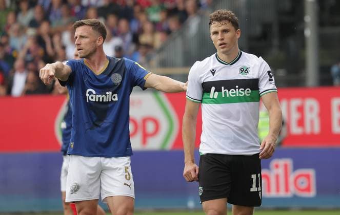 Carl Johansson Holstein Kiel , Benedikt Pichler Hannover 96 Football, Men, Season 2025 2026, 2 BL, Holstein Stadion, Holstein Kiel vs Hannover 96 DFL REGULATIONS PROHIBIT ANY USE OF PHOTOGRAPHS AS IMAGE SEQUENCES AND OR QUASI VIDEO