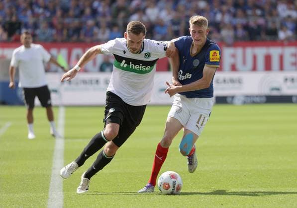 Boris Tomiak Hannover 96 , Alexander Bernhardsson Holstein Kiel Football, Men, Season 2025 2026, 2 BL, Holstein Stadion, Holstein Kiel vs Hannover 96 DFL REGULATIONS PROHIBIT ANY USE OF PHOTOGRAPHS AS IMAGE SEQUENCES AND OR QUASI VIDEO