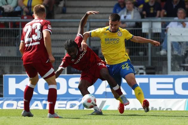 Braunschweig vs Bielefeld, 2 BL Braunschweig, 30 08 2025, FOOTBALL Eintracht Braunschweig vs Arminia Bielefeld, 2 BL, Season 2025 26 Benjamin Boakye Bielefeld , Fabio Di Michele Sanchez Eintracht Braunschweig Braunschweig