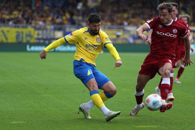 Braunschweig vs Bielefeld, 2 BL Braunschweig, 30 08 2025, FUßBALL Eintracht Braunschweig vs Arminia Bielefeld, 2 BL, Season 2025 26 Fabio Kaufmann Eintracht Braunschweig , Felix Hagmann Arminia Bielefeld Braunschweig