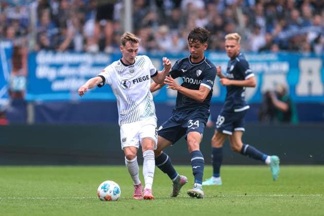 30 08 2025, 2 Bundesliga, Matchday 4, VfL Bochum 1848 Preußen Münster, f l Joshua Mees Preußen Münster , Cajetan Lenz VfL Bochum 1848 , Bochum Vonovia Ruhrstadion NRW Germany xRHR PHOTO DEx Copyright: DennisxEwert RHR-FOTOx RHR-FOTO DE