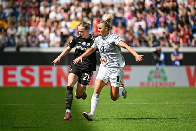 Soccer I Women I Season 2025 2026 I Supercup I FC Bayern Munich VfL Wolfsburg I 30 08 2025 Franziska Kett 20, FC Bayern Munich and Lena Lattwein 8, VfL Wolfsburg Karlsruhe BBBank Wildpark Baden Württemberg Germany Copyright: xLobeca InesxHähnelx
