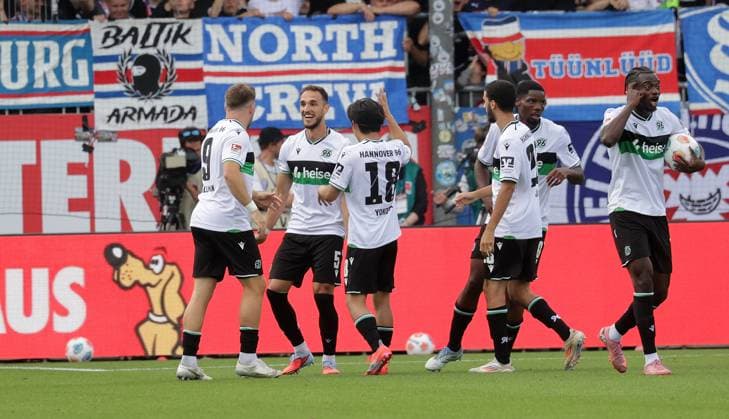 Goal celebration 1 1 by Virgil Ghita Hannover 96 5 Football, Men, Season 2025 2026, 2 BL, Holstein Stadion, Holstein Kiel vs Hannover 96 DFL REGULATIONS PROHIBIT ANY USE OF PHOTOGRAPHS AS IMAGE SEQUENCES AND OR QUASI VIDEO