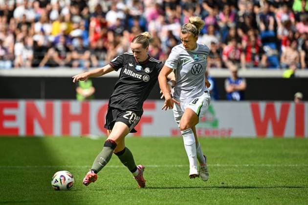 Soccer I Women I Season 2025 2026 I Supercup I FC Bayern Munich VfL Wolfsburg I 30 08 2025 duel Franziska Kett 20, FC Bayern Munich and Lena Lattwein 8, VfL Wolfsburg Karlsruhe BBBank Wildpark Baden Württemberg Germany Copyright: xLobeca InesxHähnelx
