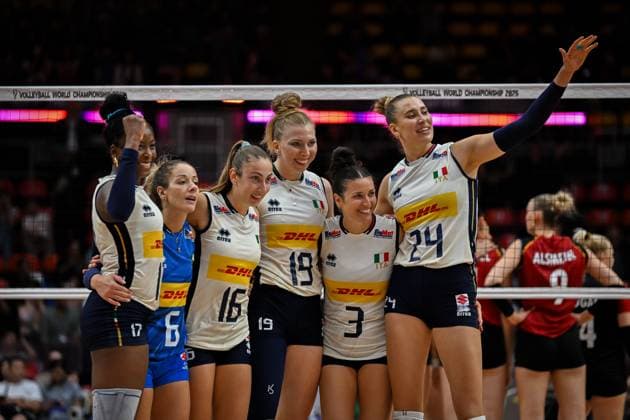Italy v Germany - FIVB Women’s World Volleyball Championship BANGKOK, THAILAND - AUGUST 30: Players of Italy celebrate after the FIVB Women’s World Volleyball Championship match between Italy and Germany at Huamark Indoor Stadium in Bangkok, Thailand on August 30, 2025. Mustafa Hatipoglu Anadolu Bangkok Thailand. Editorial use only. Please get in touch for any other usage.  Copyright: x2025xAnadoluxMustafaxHatipoglux