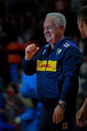 Italy v Germany - FIVB Women’s World Volleyball Championship BANGKOK, THAILAND - AUGUST 30: Head Coach of Italy Julio Velasco is seen during the FIVB Women’s World Volleyball Championship match between Italy and Germany at Huamark Indoor Stadium in Bangkok, Thailand on August 30, 2025. Mustafa Hatipoglu Anadolu Bangkok Thailand. Editorial use only. Please get in touch for any other usage.  Copyright: x2025xAnadoluxMustafaxHatipoglux
