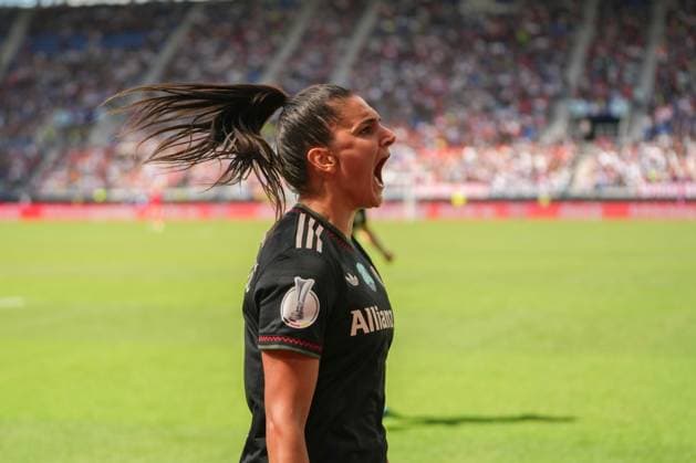Google Pixel Womens Supercup, FC Bayern Munich vs VfL Wolfsburg, 30 08 2025 Jovana Damnjanovi FC Bayern Munich, 9 with her cheers to 2 0 Google Pixel Womens Supercup, FC Bayern Munich vs VfL Wolfsburg, BBBank Wildpark Karlsruhe, 30 08 2025 DFB DFL REGULATIONS PROHIBIT ANY USE OF PHOTOGRAPHS AS IMAGE SEQUENCES AND OR QUASI VIDEO Copyright: xBEAUTIFULxSPORTS Boscox