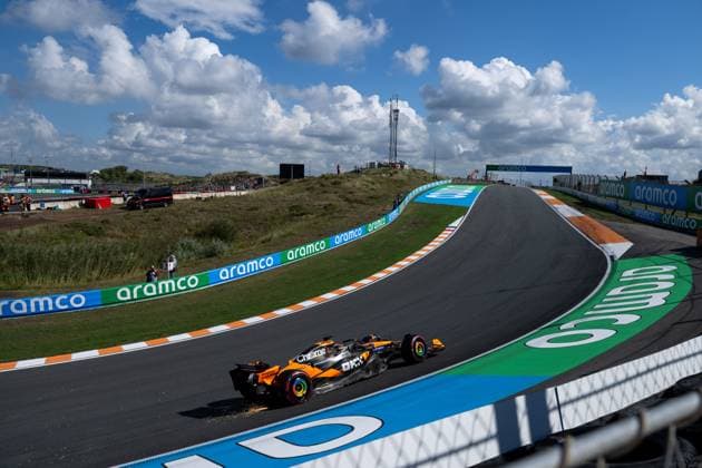 Oscar Piastri McLaren Formula 1 Team, Australia, 81 in MCL39 at the exit of the Hugenholtz Bocht banked curve, clouds behind, NED, Formula 1 World Championship, Heineken Grand Prix of the Netherlands, Circuit Zandvoort, 3 Free Practice, 2025 season, 30 08 2025 NED, Formula 1 World Championship, Heineken Grand Prix of the Netherlands, Circuit Zandvoort, 3 Free Practice, 2025 season, 30 08 2025 Zandvoort Copyright: xEibner-Pressefoto Memmlerx EP_MMR