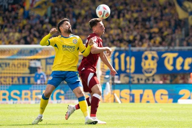 Marius Woerl Nr 38 DSC Arminia Bielefeld vs Mehmet Can Aydin Nr 8 Eintracht Braunschweig GER, Eintracht Braunschweig vs DSC Arminia Bielefeld, Soccer, 2 Bundesliga, Matchday 4, Season 2025 26, 30 08 2025 DFL REGULATES PROHIBIT ANY USE OF PHOTOGRAPHS AS IMAGE SEQUENCES AND OR QUASI VIDEO GER, Eintracht Braunschweig v DSC Arminia Bielefeld, Football, Bundesliga 2, Matchday 4, Season 2025 26, 30 08 2025 Braunschweig Copyright: xEibner-Pressefoto DanielxREINELTx EP_DRT