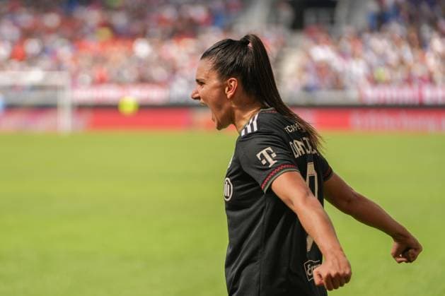 Google Pixel Womens Supercup, FC Bayern Munich vs VfL Wolfsburg, 30 08 2025 Jovana Damnjanovi FC Bayern Munich, 9 with her cheers to 2 0 Google Pixel Womens Supercup, FC Bayern Munich vs VfL Wolfsburg, BBBank Wildpark Karlsruhe, 30 08 2025 DFB DFL REGULATIONS PROHIBIT ANY USE OF PHOTOGRAPHS AS IMAGE SEQUENCES AND OR QUASI VIDEO Copyright: xBEAUTIFULxSPORTS Boscox