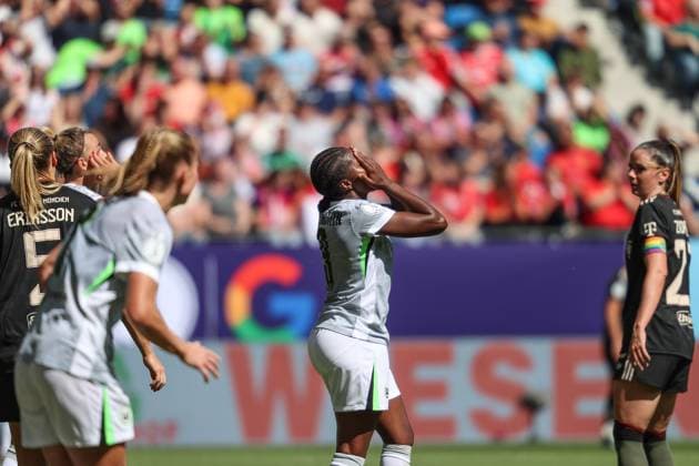 Lineth Beerensteyn VfL Wolfsburg, 09 after missed opportunity, GER, FC Bayern Muenchen vs VfL Wolfsburg, Google Pixel Womens Supercup, Final, 2025 2026, 30 08 2025, DFL REGULATES PROHIBIT ANY USE OF PHOTOGRAPHS AS IMAGE SEQUENCES AND OR QUASI VIDEO, GER, FC Bayern Muenchen vs VfL Wolfsburg, Google Pixel Womens Supercup, Final, 2025 2026, 30 08 2025 Karlsruhe Copyright: xEibner-Pressefoto JanxPrihodax EP_JPA